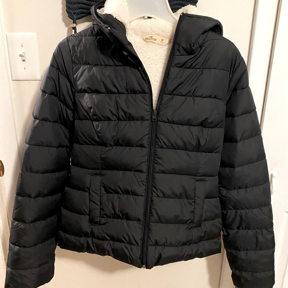 Hollister women’s jacket size med in black.